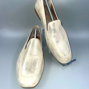 NWOB Donald J. Pliner Metallic Champagne Halia Loafer Size 10 M